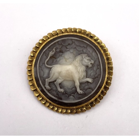 cameo Jewelry - Vintage Cameo Brooch Lion Round Pin